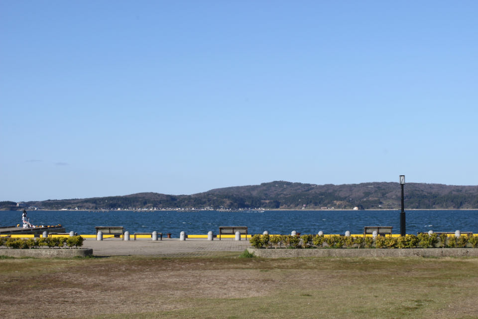 海沿いのベンチ
